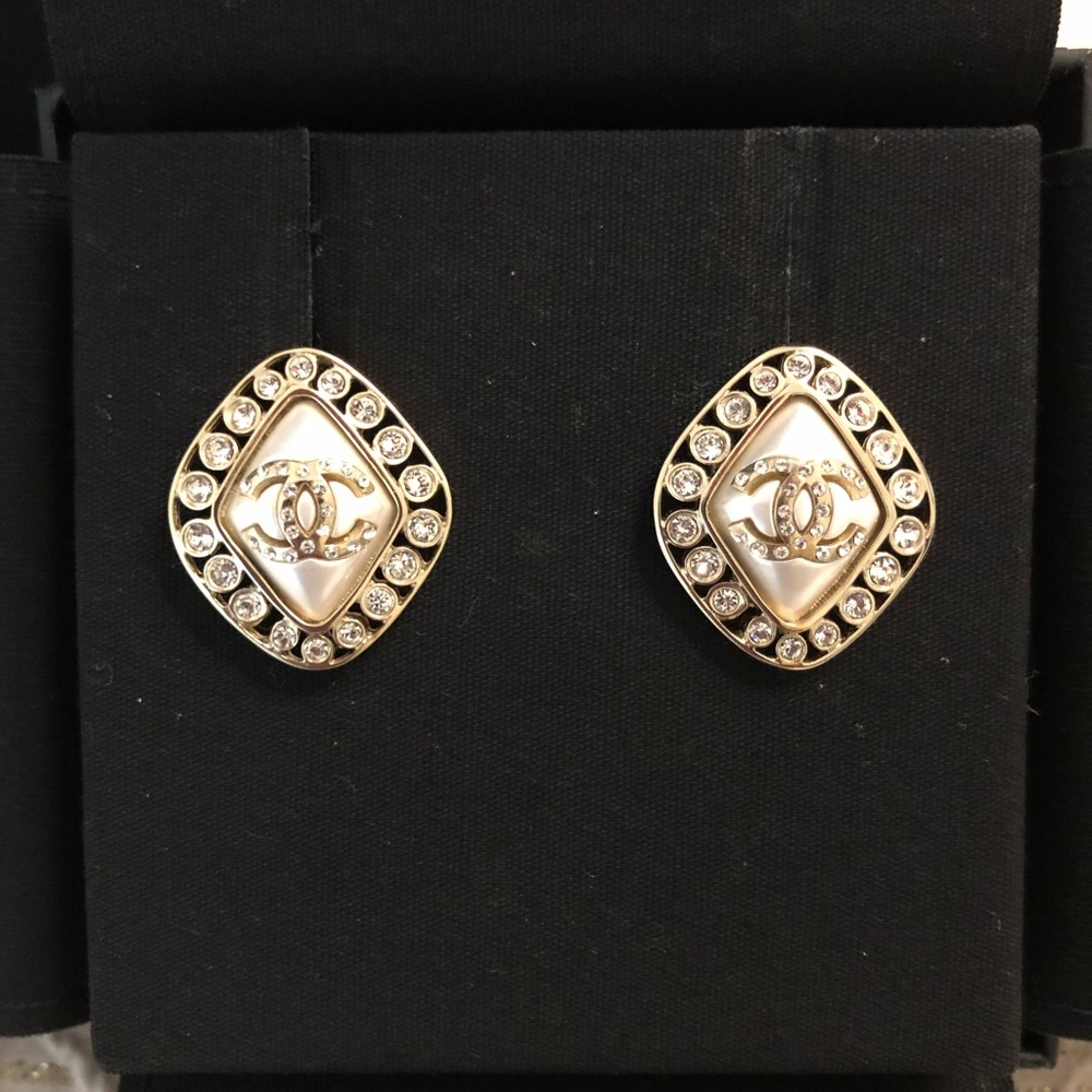 ❎sold❎Gorgeous CHANEL CC logo earrings